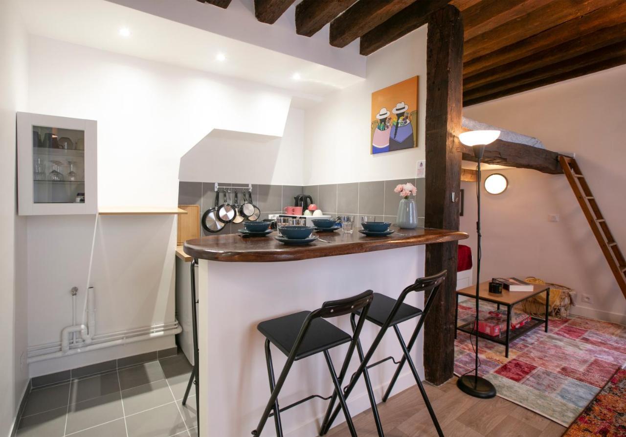 Authentic Apartment In Center Of Parisian Marais Exteriör bild