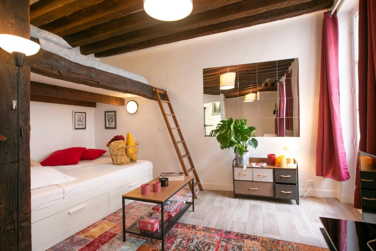 Authentic Apartment In Center Of Parisian Marais Exteriör bild