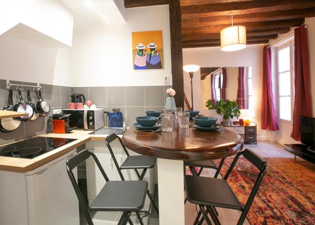 Authentic Apartment In Center Of Parisian Marais Exteriör bild