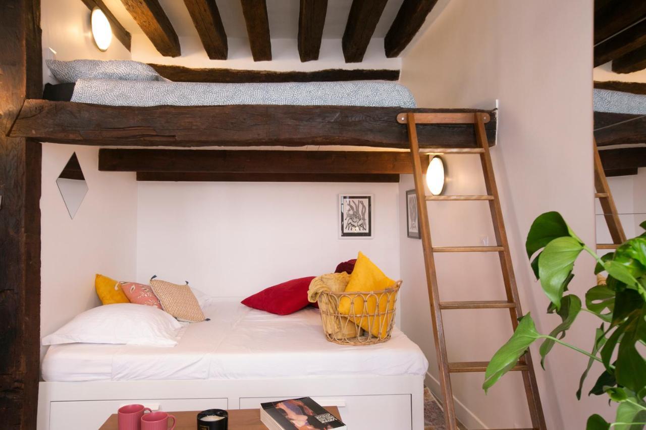 Authentic Apartment In Center Of Parisian Marais Exteriör bild