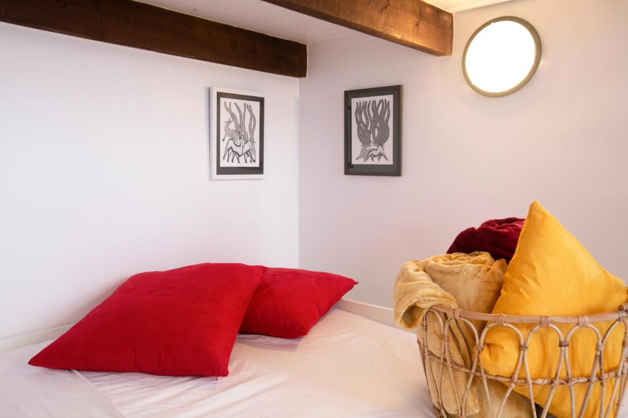 Authentic Apartment In Center Of Parisian Marais Exteriör bild