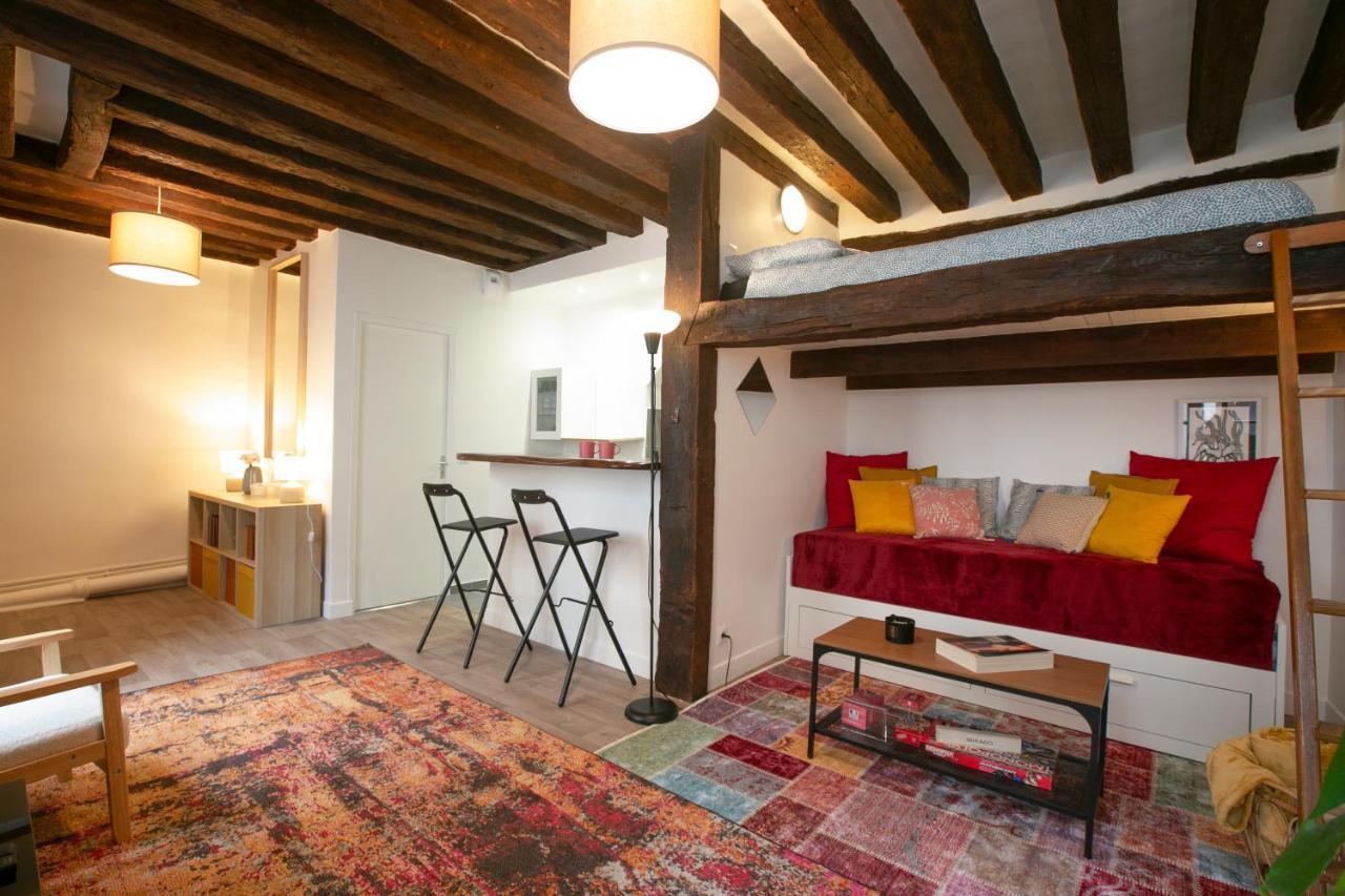Authentic Apartment In Center Of Parisian Marais Exteriör bild