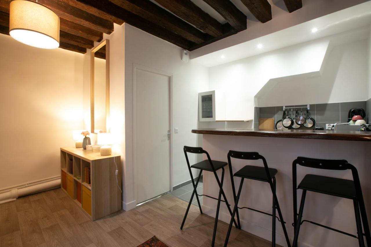 Authentic Apartment In Center Of Parisian Marais Exteriör bild