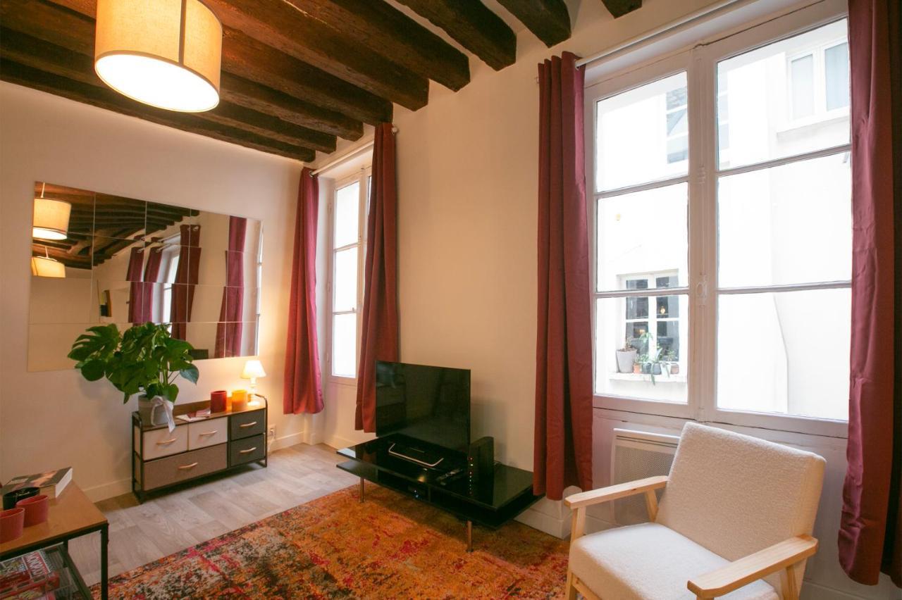 Authentic Apartment In Center Of Parisian Marais Exteriör bild